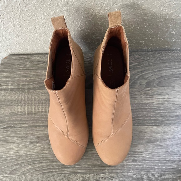 Toms Kelsey Tan Brown Casual Leather Wedge Ankle Booties Boots Shoes Size 8.5 - Picture 3 of 12